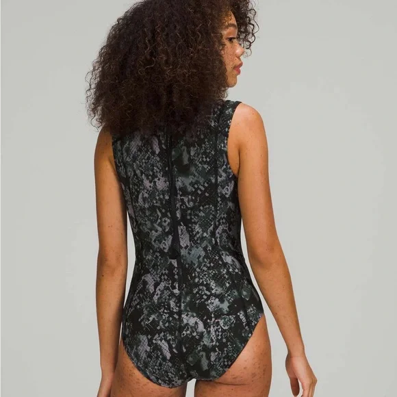 Lululemon Zip Back Paddle Swim Suit
Hideaway Multi Print Size 8 High Neck - Picture 10 of 12